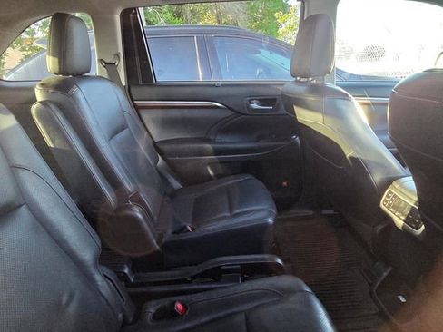 Used 2015 Toyota Highlander Limited Platinum AWD/4WD image 9