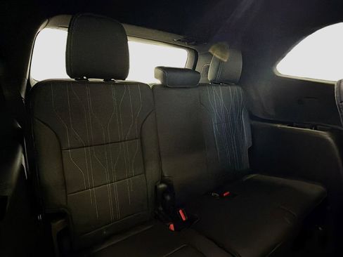 Used 2025 Buick Enclave Avenir FWD image 30