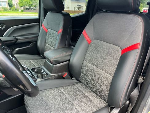 Used 2023 Chevrolet Colorado Z71 w/ Z71 Convenience Package 2 image 18