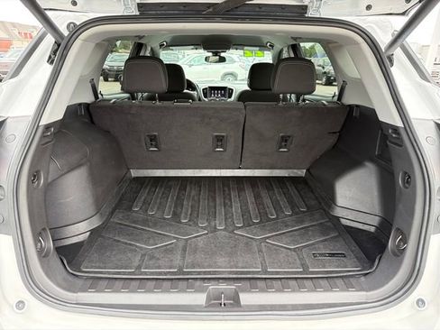 Used 2022 GMC Terrain SLE w/ Driver Convenience Package FWD image 24