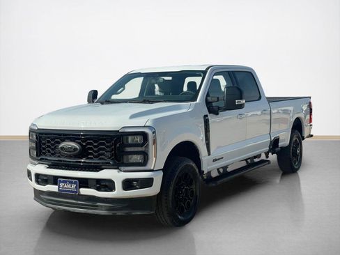 Used 2025 Ford F250 XLT w/ Black Appearance Package AWD/4WD image 3