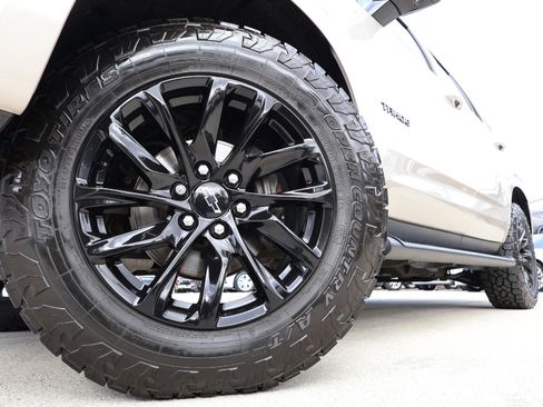 Used 2022 Chevrolet Tahoe Z71 w/ Luxury Package image 26