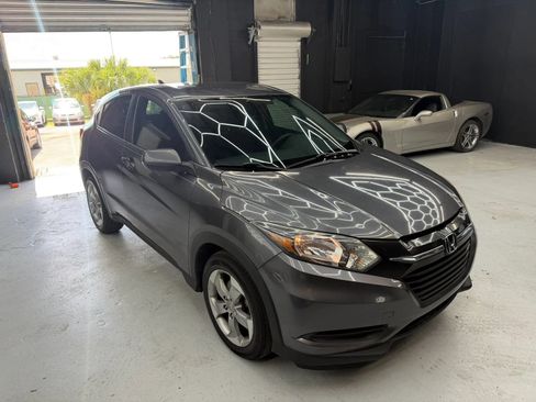 Used 2017 Honda HR-V LX image 4