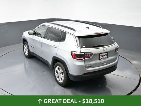 Used 2024 Jeep Compass Latitude image 48