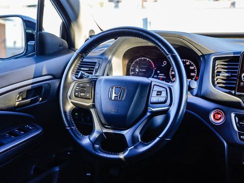 Used 2025 Honda Ridgeline Sport image 16