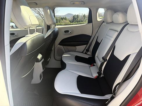 Used 2019 Jeep Compass Latitude w/ Popular Equipment Group image 12