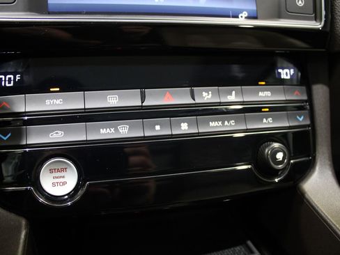 Used 2017 Jaguar F-PACE Prestige AWD/4WD image 34