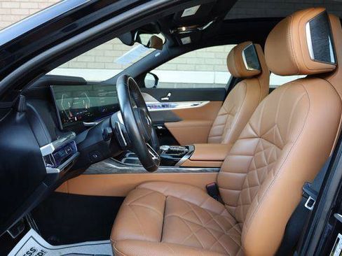 Used 2023 BMW 740i w/ Parking Assistance Package RWD image 16