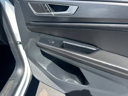 Certified 2025 Volkswagen Atlas Cross Sport SE FWD image 16
