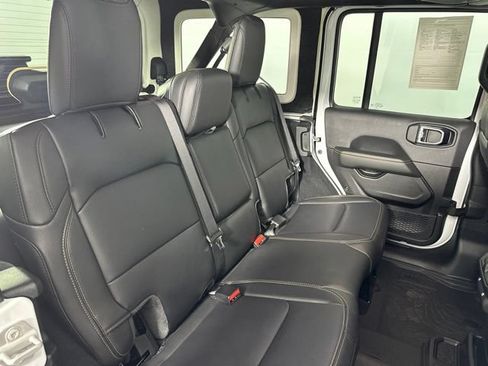 Used 2025 Jeep Wrangler Unlimited Sahara AWD/4WD image 29