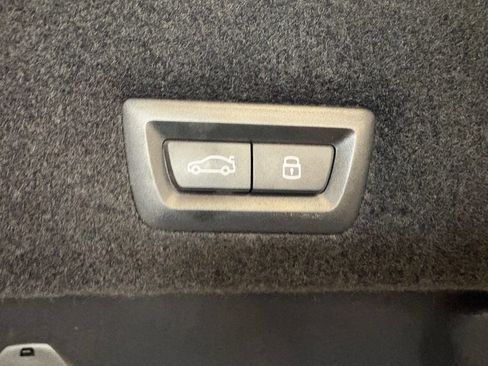 Used 2025 BMW 740i w/ Premium Package image 66