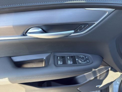 New 2026 Cadillac XT5 Luxury image 10