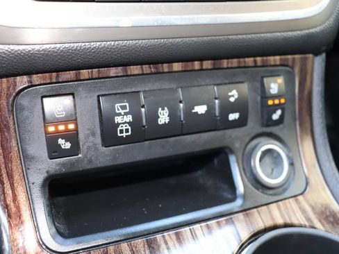 Used 2014 GMC Acadia Denali AWD/4WD image 32