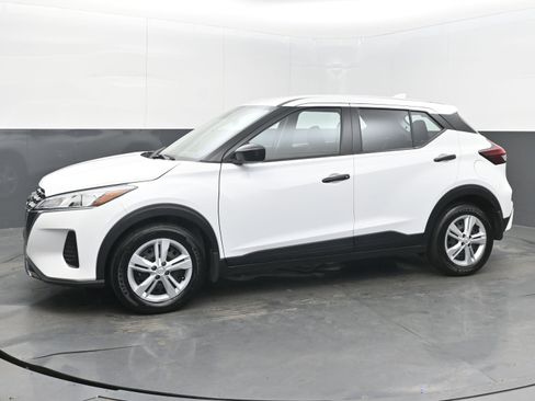 Certified 2025 Nissan Kicks Play S image 4