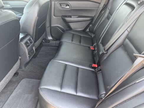 Used 2023 Nissan Rogue SL w/ SL Premium Package image 11