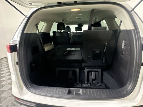 Used 2024 Kia Carnival LX image 29
