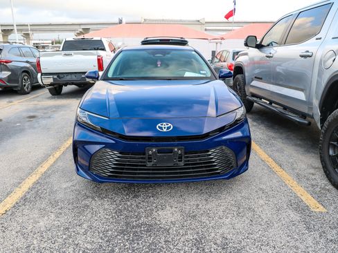 Certified 2025 Toyota Camry XLE FWD image 4
