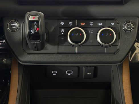 Used 2023 Land Rover Defender 90 X AWD/4WD image 17