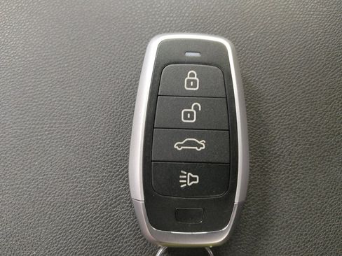 Used 2020 Chevrolet Equinox LT FWD image 32