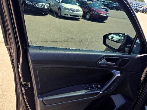 Used 2020 Volkswagen Tiguan S image 10