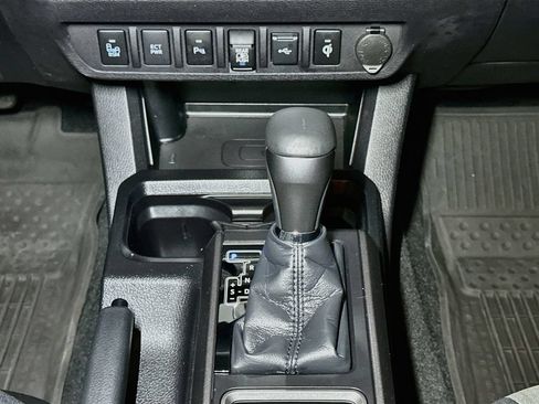 Used 2021 Toyota Tacoma TRD Sport w/ Technology Package AWD/4WD image 14