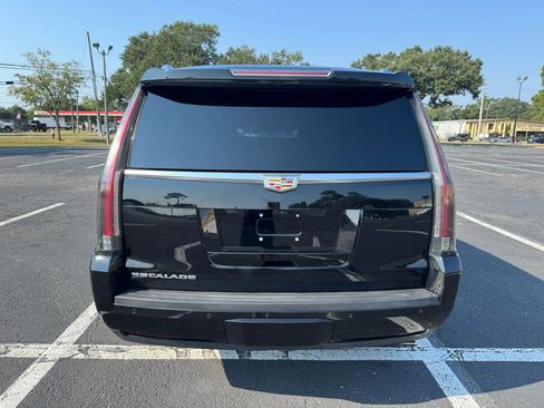 Used 2017 Cadillac Escalade Luxury image 7