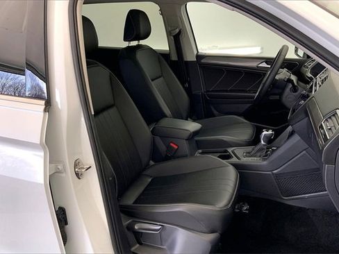 Certified 2023 Volkswagen Tiguan SE w/ Panoramic Sunroof Package image 7