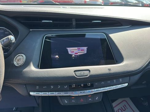 Used 2021 Cadillac XT4 Premium Luxury w/ Cold Weather Package AWD/4WD image 11