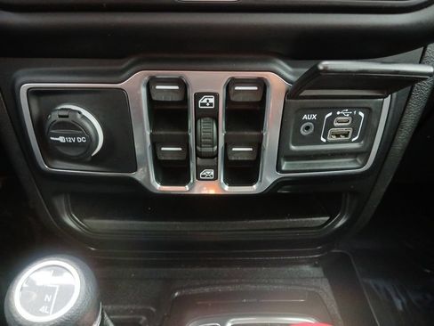 Used 2023 Jeep Gladiator Overland AWD/4WD image 6