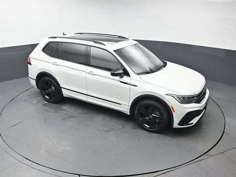 Used 2024 Volkswagen Tiguan SE R-Line FWD image 44