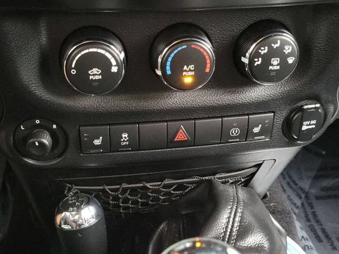 Used 2014 Jeep Wrangler Unlimited Rubicon w/ Dual Top Group AWD/4WD image 15