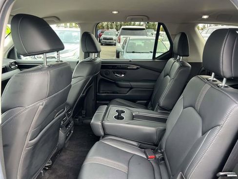 Used 2025 Honda Pilot EX-L image 11