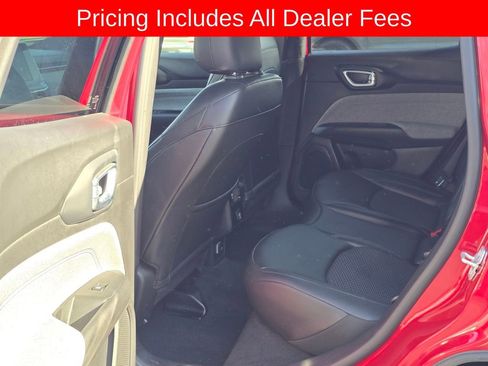 Used 2025 Jeep Compass Latitude AWD/4WD image 9
