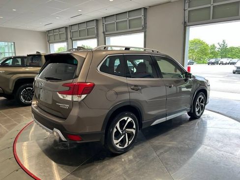 Used 2023 Subaru Forester Touring AWD/4WD image 6