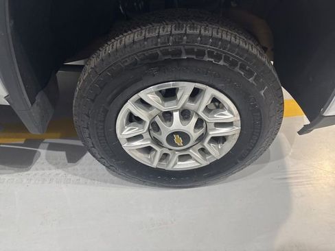 Used 2025 Chevrolet Silverado 2500 LT w/ Convenience Package image 36