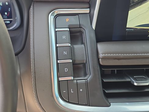Used 2024 Chevrolet Tahoe LT AWD/4WD image 28