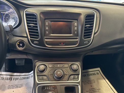 Used 2015 Chrysler 200 Limited w/ Convenience Group image 12