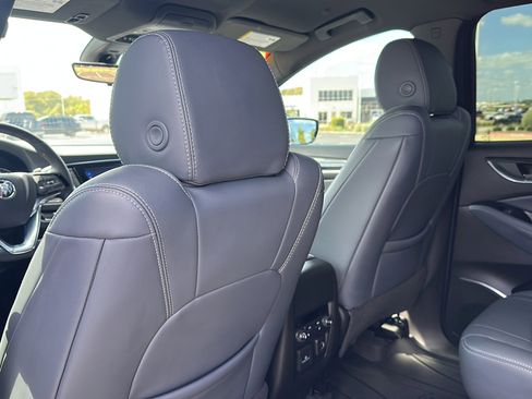 Used 2023 Buick Enclave Premium image 17