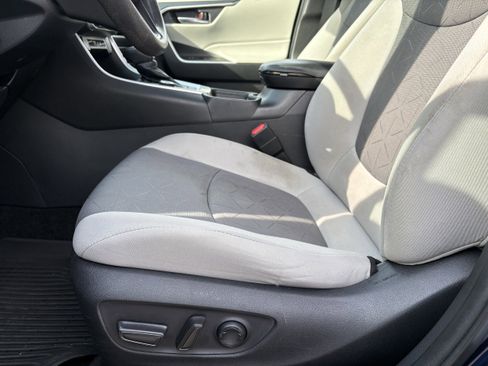 Used 2021 Toyota RAV4 XLE image 28