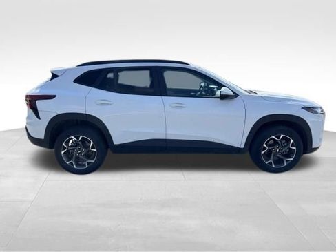 Certified 2024 Chevrolet Trax LT w/ Driver Confidence Package FWD image 6