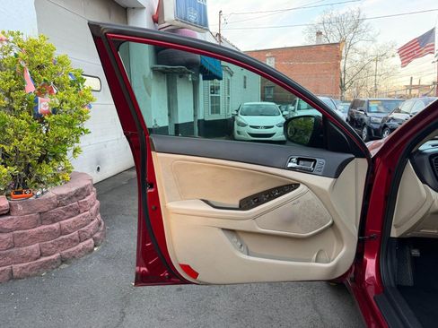 Used 2013 Kia Optima EX w/ Premium Pkg image 24