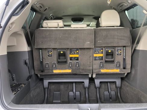 Used 2012 Toyota Sienna XLE image 15