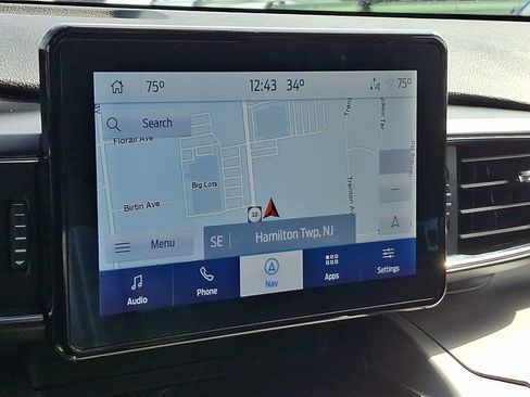 Used 2022 Ford Explorer XLT w/ Equipment Group 202A image 17