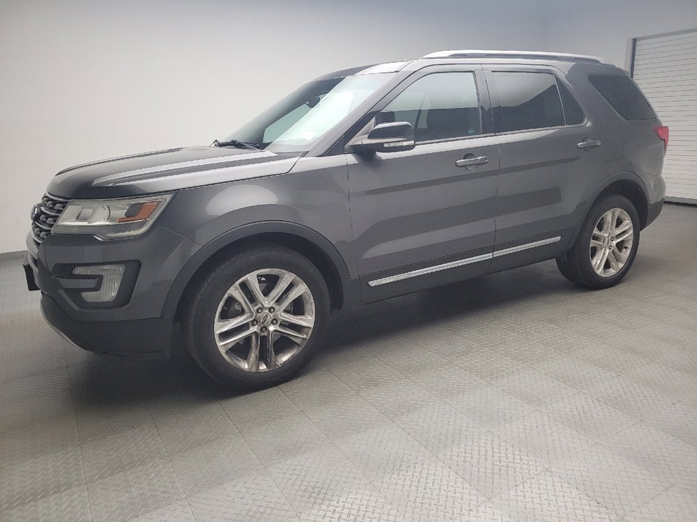 Used 2016 Ford Explorer XLT w/ Equipment Group 202A AWD/4WD image 2