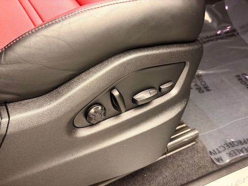 Used 2024 Porsche Cayenne Coupe image 35