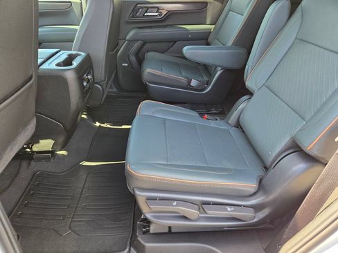 Used 2025 GMC Yukon AT4 w/ AT4 Premium Package AWD/4WD image 12