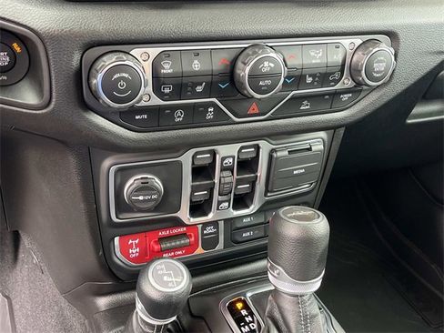 New 2025 Jeep Gladiator Willys image 25