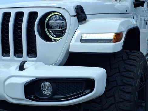 Used 2021 Jeep Gladiator Overland AWD/4WD image 15