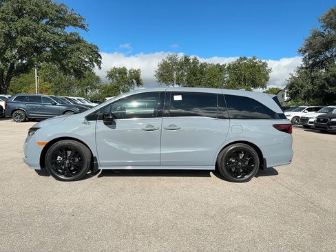 Used 2024 Honda Odyssey Sport image 3