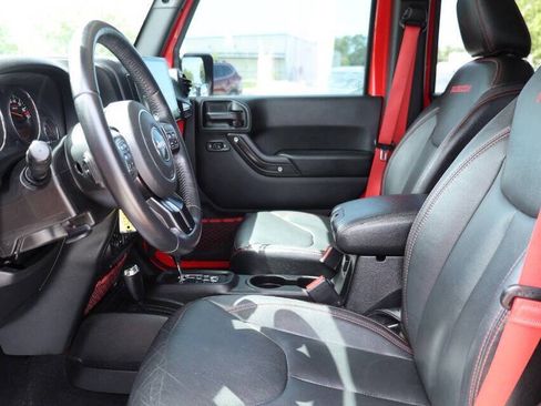 Used 2018 Jeep Wrangler Unlimited Rubicon AWD/4WD image 12